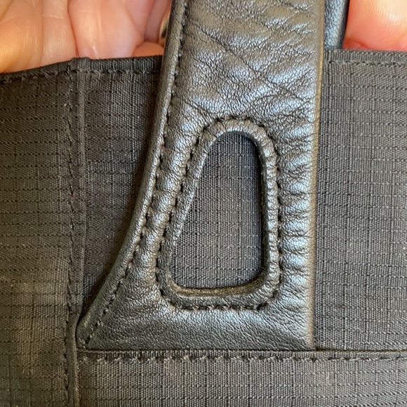 Tumi Tote like New - Picture 4 of 12